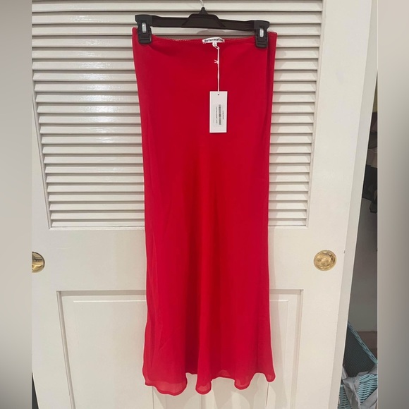 Reformation skirt - Picture 2 of 3